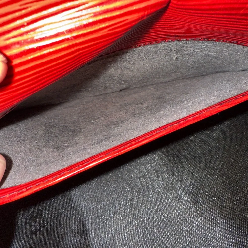 Authentic Louis Vuitton Carnime Red Epi Art Clutch - Picture 8 of 17